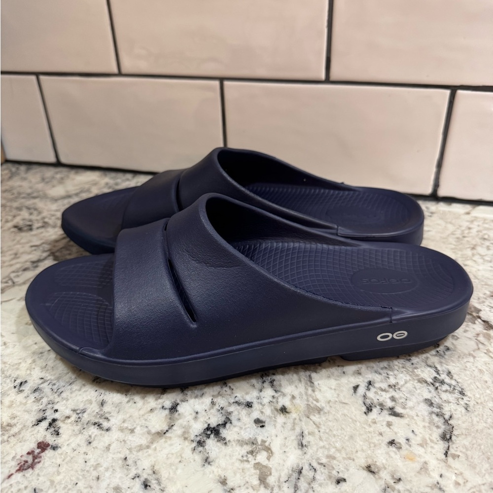 OOFOS OOAHH SLIDE SANDAL - NAVY
